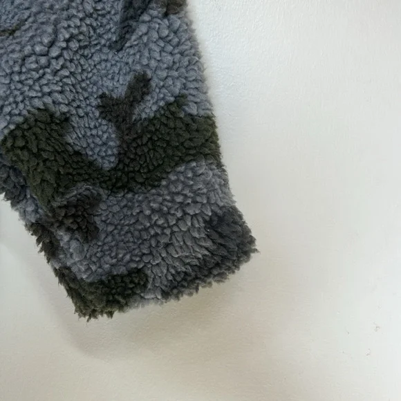 American Eagle Outfitters Camo Sherpa coat xl - Picture 6 of 11